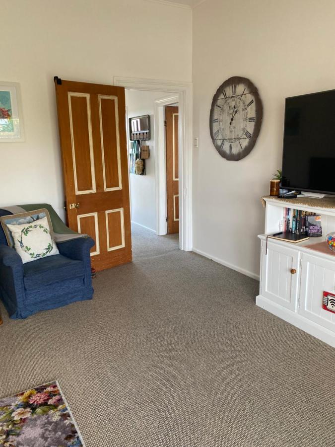 Wee Blue Bnb- Central Cosy Villa Timaru Kültér fotó
